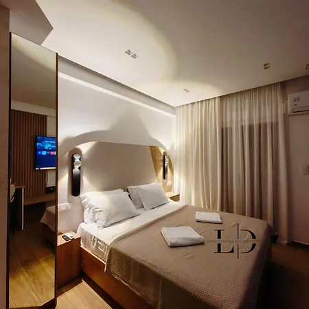 Break 1 Led & Bath Apartment *