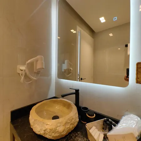 Apartment Break 1 Led & Bath Volos